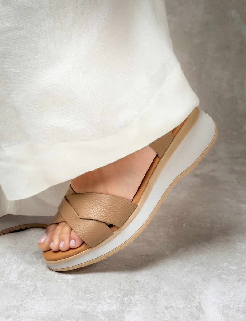 Napoli Ergonomic Crisscross Camel