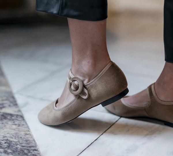 Merceditas Mary Jane In Camel Velvet